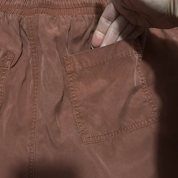Universal Thread Lyocell Pull On Shorts-Sz M-Rusty Brick Color-Pockets-EUC - Picture 12 of 13